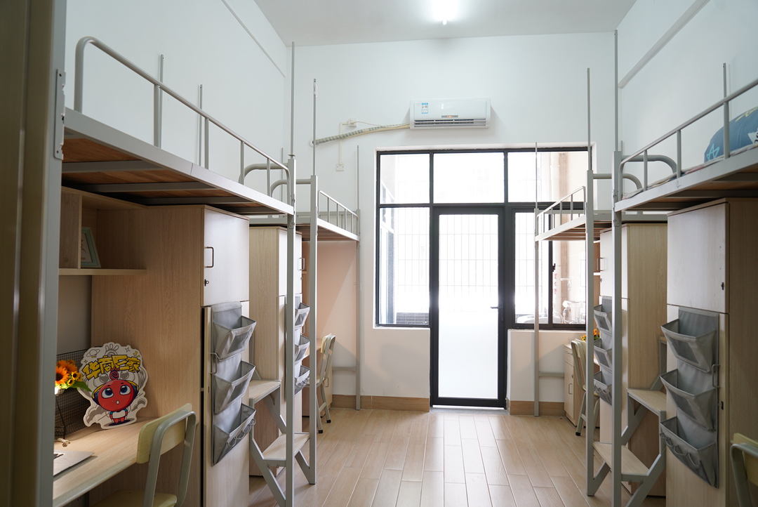 广州华商学院宿舍条件怎么样,有空调和独立卫生间吗？（附宿舍图片）